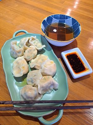 Dumplings and broth at Xiafei Valley Fashion Vegetable Cuisine - 霞飛谷時尚蔬食料理 in Hualien