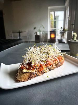 Hummus toast at Abstrakto - Café de Especialidad in Punta Del Este