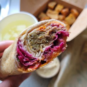 Vegan sandwich combo, served with potatoes with hummus and house lemonade at Omnivore - West Island in Dollard-des-ormeaux