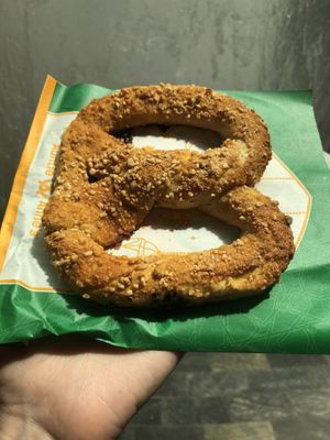 Almond crunch pretzel  at SIN - Auntie Anne's - Jewel in East Singapore