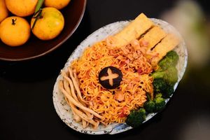 Mixed instant noodles with chilli salt at Tiem Chay Vo Uy in Da Lat