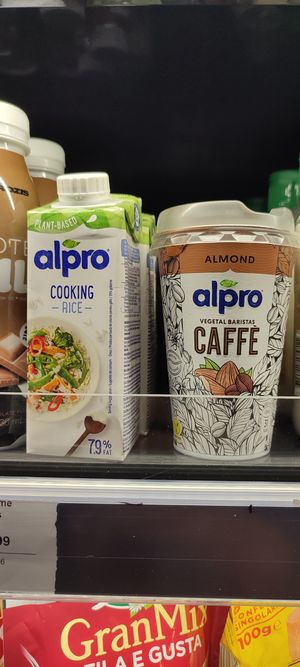 Cooking cream & chilled coffee at BioJu in Lezhe