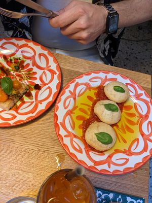Starters: bruschetta and pizza fritta at V'italian in Copenhagen