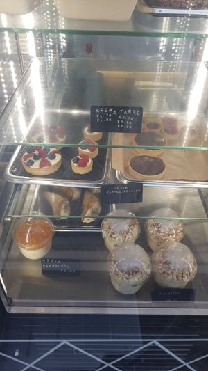 Vegan tarts and pannacota at Krema Bakehouse in Edinburgh
