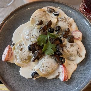 Ravioli con tartufo, olive e funghi  at Gratitude Restaurant in Munich