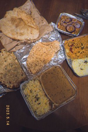 Differents bread and masalas at Maharaja Restaurante Indiano in Rio Maior