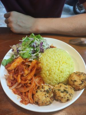 Mushrooms, tofu balls and rice at Eros Vegan Restaurant (Veggie Saigon) in Da Nang
