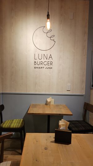  at Luna Burger  in Kamakura