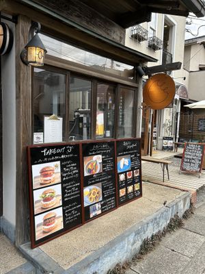 Storefrontt  at Luna Burger  in Kamakura