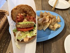  Salsa burger  at Luna Burger  in Kamakura