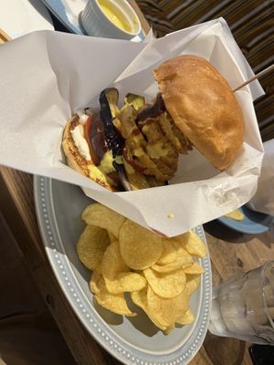 Bbq kamakura burgerr  at Luna Burger  in Kamakura