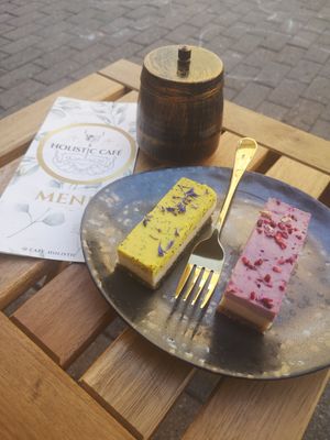 Rose Törtchen und  Zitrone - Mohn Törtchen at Holistic Cafe in Speyer
