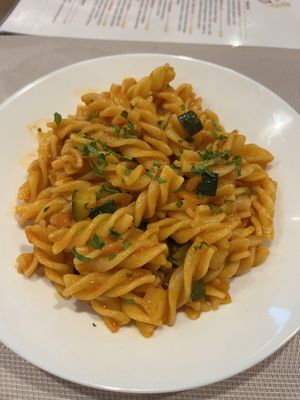 Vegan pasta with vegetables  at Rosinita in Olbia