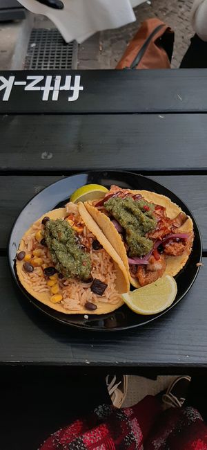 BBQ (rechts) war mein Favorit!! at Taco Meister in Berlin