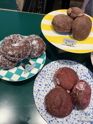 Cacao, chocolate, and berry chocolate doughnuts   at Sunday Vegan in Tokyo