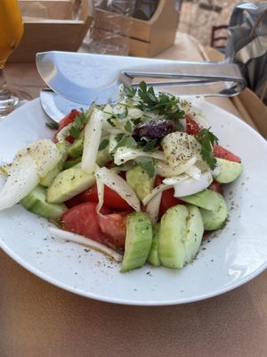 Vegan greek salad  at Mpogiata - Μουσική Μπογιατα in Afytos