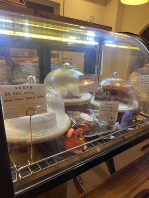 cakes clearly labeled  at Riverway - 리버웨이 - Maybe closed in Seoul