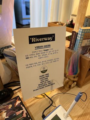 vegan cake  at Riverway - 리버웨이 - Maybe closed in Seoul