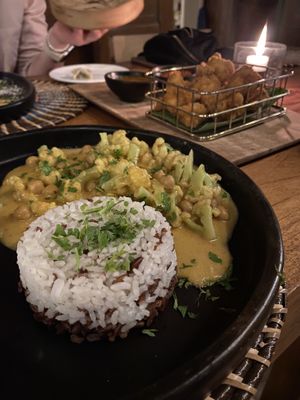 Cauliflower Chickpea Curry  at Klub Kembali in 