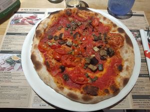 Pizza mediterranea at Pizzikotto   in Bergamo