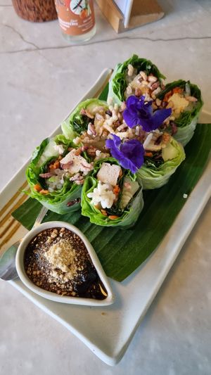 Fresh Spring rolls (the tamarind sauce is amazing) at Sweet Sisters Cafe in Koh Samui