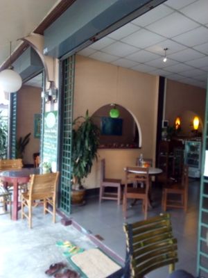 Side entry at Sweet Sisters Cafe in Koh Samui