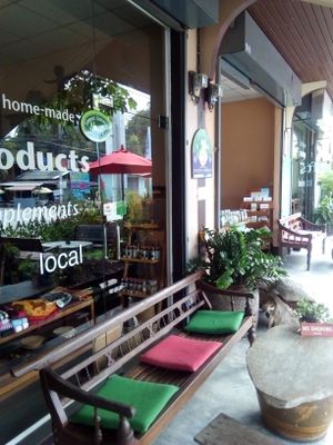 Side of fhe café, view of one of the boutiques at Sweet Sisters Cafe in Koh Samui