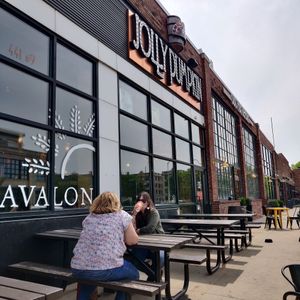 Outdoor seating at Jolly Pumpkin Pizzeria & Brewery in Detroit
