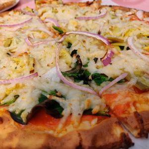 Spinach artichoke pizza with daiya cheese at Jolly Pumpkin Pizzeria & Brewery in Detroit