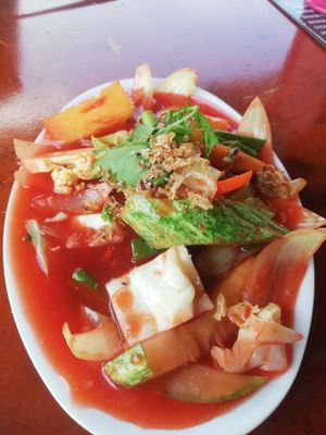 Verdure agrodolce at Taman Negara Floating Restaurant in Pahang