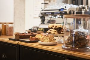  at ZEITGEIST Café in Lyon