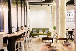  at ZEITGEIST Café in Lyon