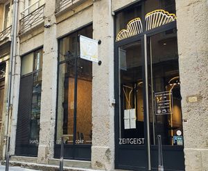  at ZEITGEIST Café in Lyon