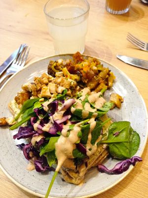  at ZEITGEIST Café in Lyon