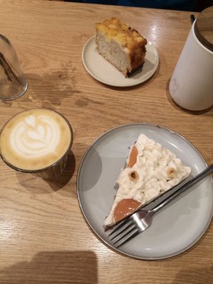  at ZEITGEIST Café in Lyon