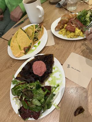   at ZEITGEIST Café in Lyon