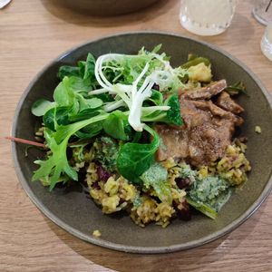 Riz et tofu sauce cacahuète at ZEITGEIST Café in Lyon