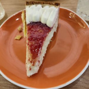 Cheesecake at ZEITGEIST Café in Lyon