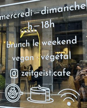   at ZEITGEIST Café in Lyon
