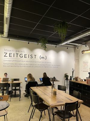   at ZEITGEIST Café in Lyon