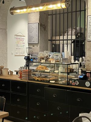   at ZEITGEIST Café in Lyon