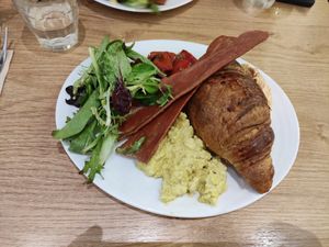  at ZEITGEIST Café in Lyon