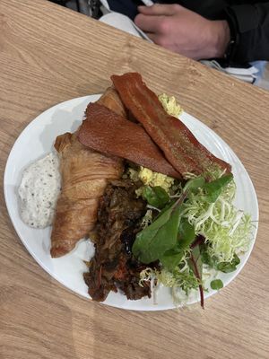   at ZEITGEIST Café in Lyon