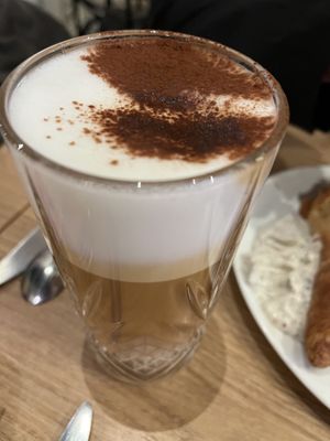   at ZEITGEIST Café in Lyon