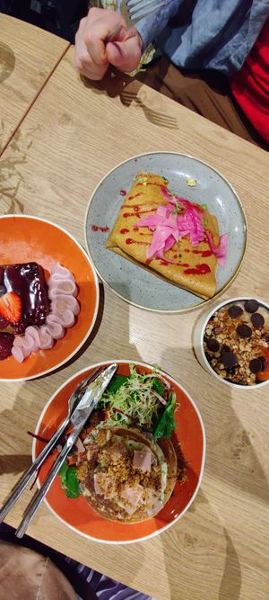  at ZEITGEIST Café in Lyon