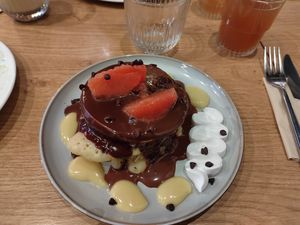  at ZEITGEIST Café in Lyon