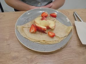 Crêpes with fruits at ZEITGEIST Café in Lyon