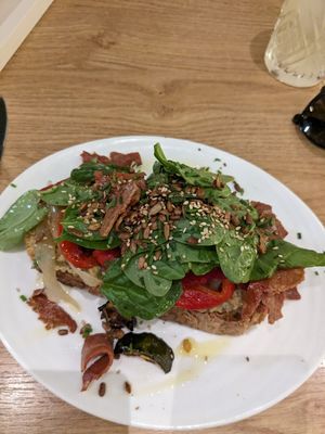 Tartine du jour at ZEITGEIST Café in Lyon