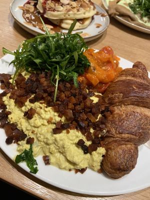   at ZEITGEIST Café in Lyon