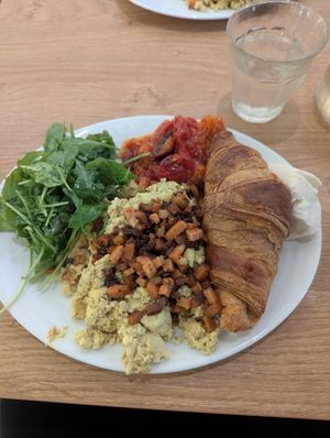  at ZEITGEIST Café in Lyon